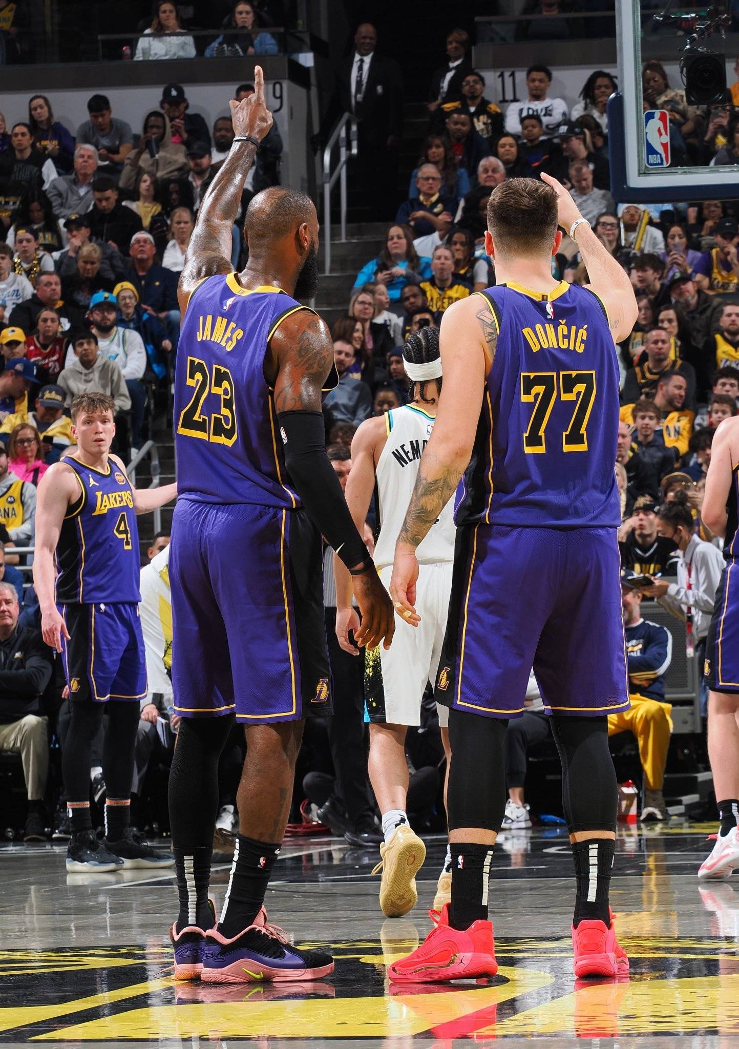 布鲁克林篮网迎足总杯关键赛，赛后绝杀压哨，气氛紧张，球队文化再被提及的简单介绍